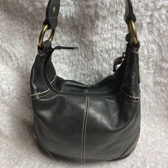 Fossil Black leather bucket style shoulder bag stitch accent & brass hardwares - Picture 1 of 13